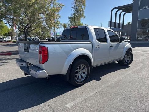 Used 2020 Nissan Frontier SV RWD image 3