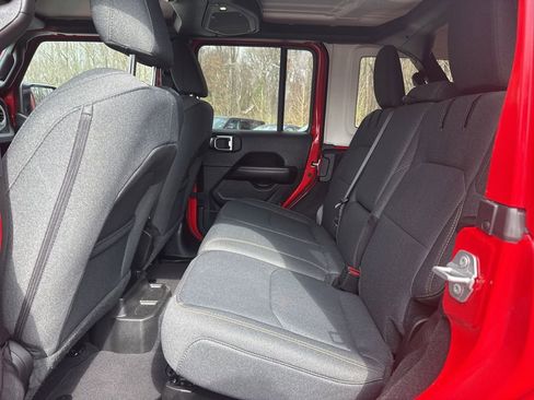 Used 2025 Jeep Wrangler Unlimited Sahara w/ Safety Group image 33