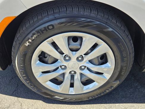 Used 2020 Kia Soul LX FWD image 9