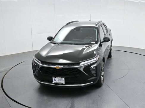 Used 2025 Chevrolet Trax LT FWD image 51