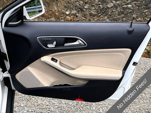 Used 2019 Mercedes-Benz GLA 250 4MATIC w/ Premium Package image 21