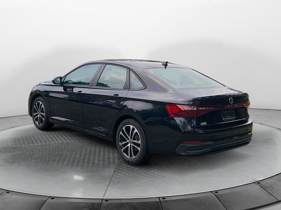 Used 2025 Volkswagen Jetta Sport FWD image 5