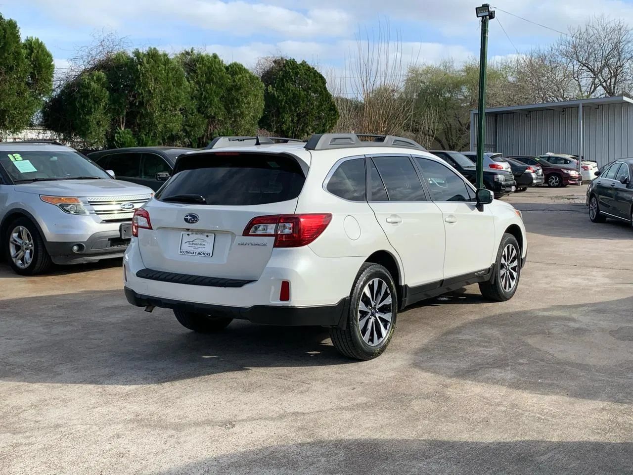 Used 2016 Subaru Outback 2.5i Limited AWD/4WD image 7