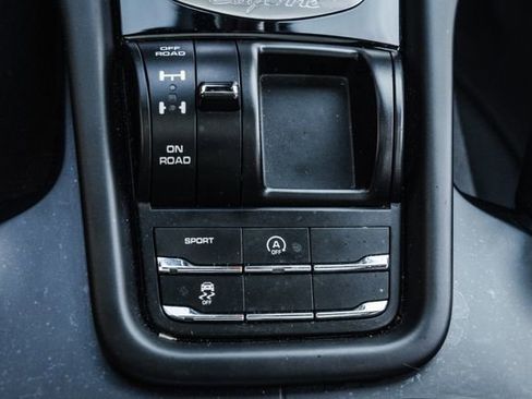 Used 2015 Porsche Cayenne S image 23