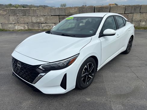 Used 2024 Nissan Sentra SV image 3