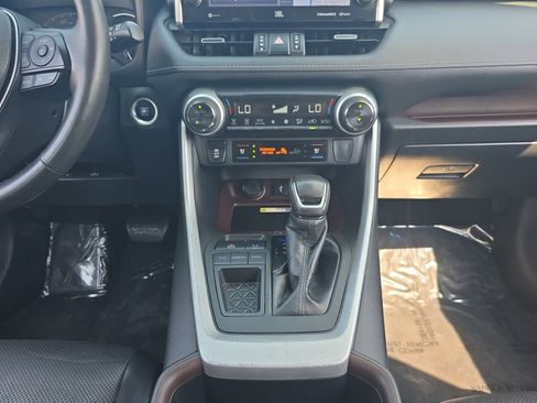 Certified 2022 Toyota RAV4 Limited image 11