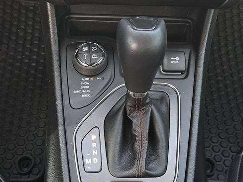Used 2022 Jeep Cherokee Trailhawk w/ Sound & Nav Group AWD/4WD image 17