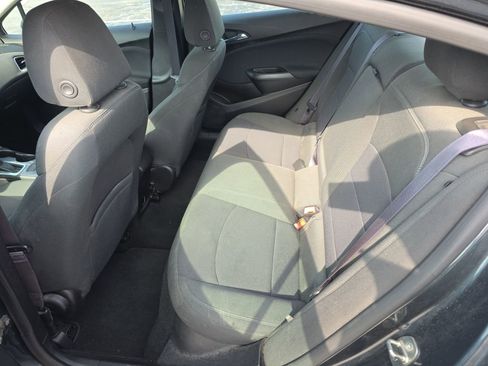 Used 2017 Chevrolet Cruze LT FWD image 2