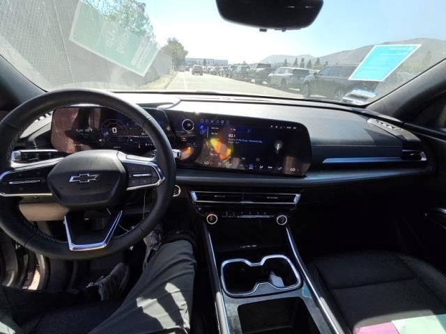 Used 2026 Chevrolet Traverse LT w/ Midnight/Sport Edition FWD image 2