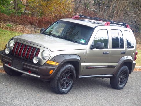 Used 2005 Jeep Liberty Renegade image 27