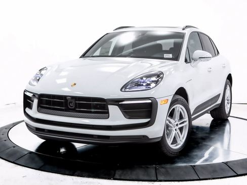 Certified 2025 Porsche Macan AWD/4WD image 1