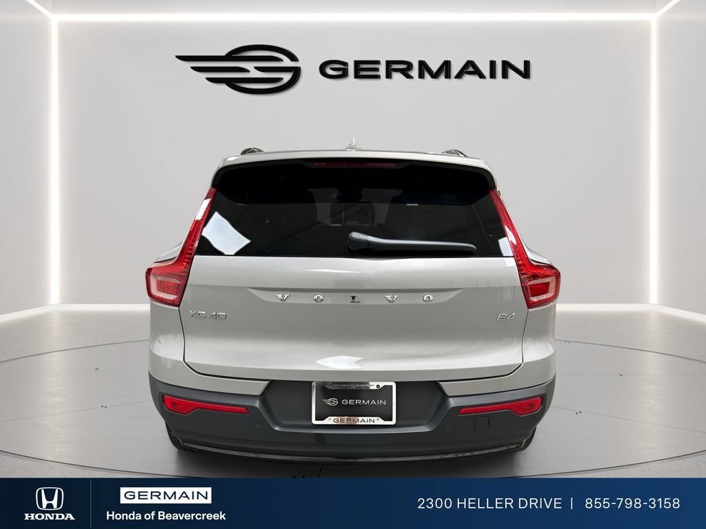Used 2023 Volvo XC40 B4 Ultimate FWD image 7