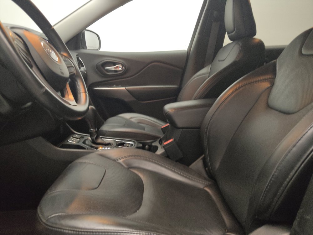 Used 2019 Jeep Cherokee Limited FWD image 17