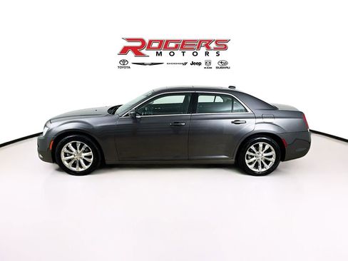 Used 2015 Chrysler 300 Limited w/ Driver Convenience Group image 4