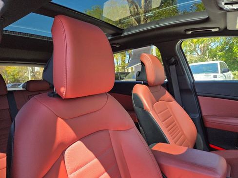 Used 2025 Kia Sportage SX image 11