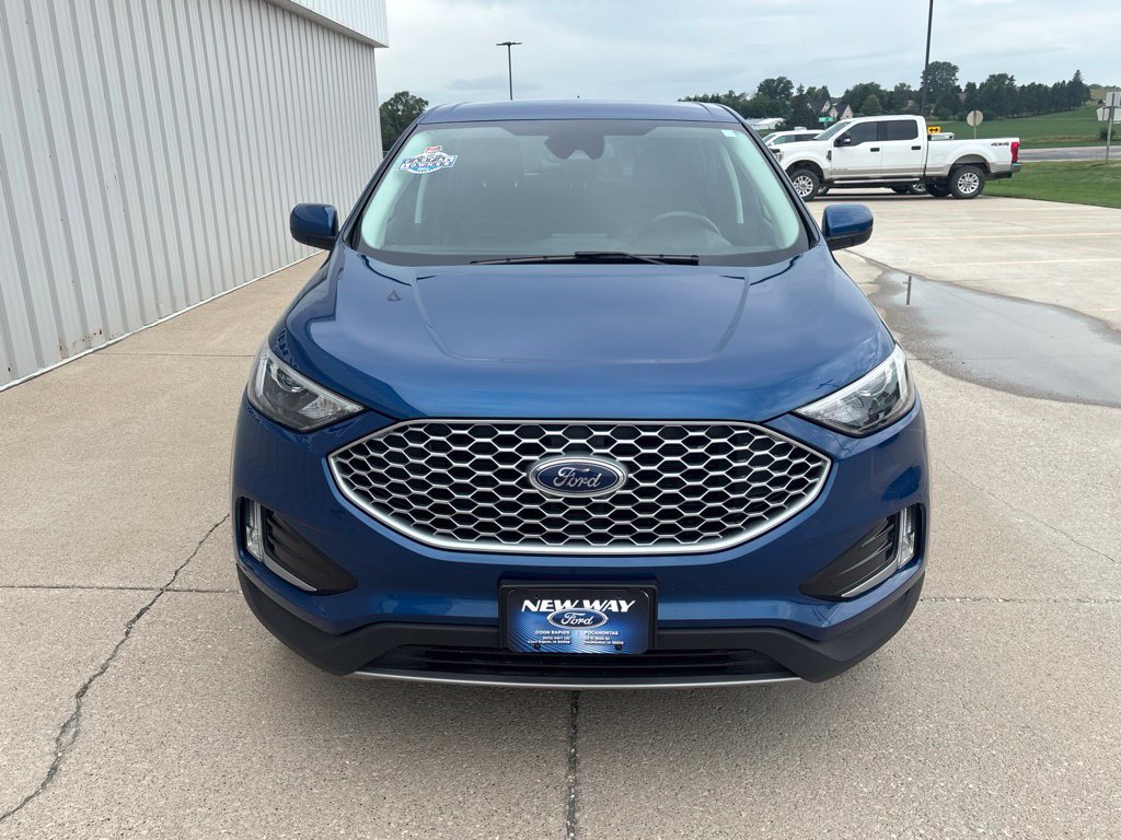 Certified 2023 Ford Edge SEL w/ Convenience Package AWD/4WD image 2