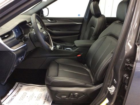 New 2025 Jeep Grand Cherokee Limited w/ Black Appearance Package image 14