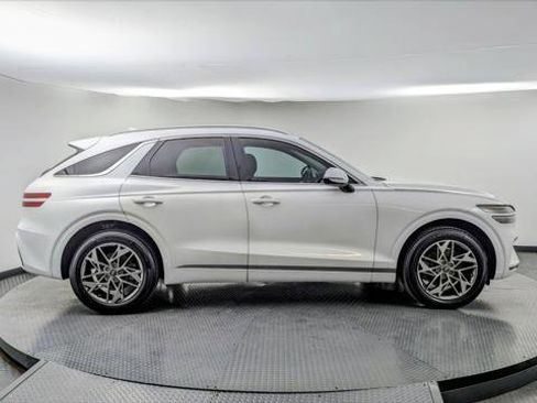 Used 2022 Genesis GV70 2.5T w/ Select Package image 8