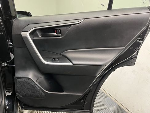 Used 2021 Toyota RAV4 LE image 18