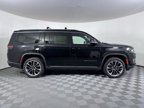 Used 2022 Jeep Wagoneer Series III w/ Premium Group I AWD/4WD image 17