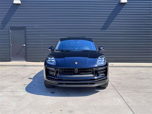 Certified 2025 Porsche Macan AWD/4WD image 12