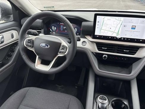 New 2026 Ford Explorer Active RWD image 14