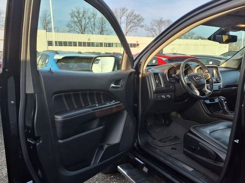 Certified 2022 GMC Canyon Denali image 5