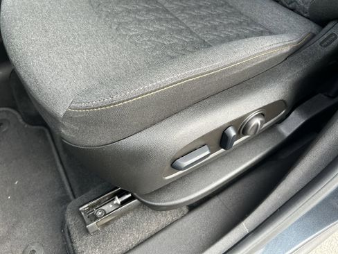 Used 2023 Chevrolet Equinox LT image 23