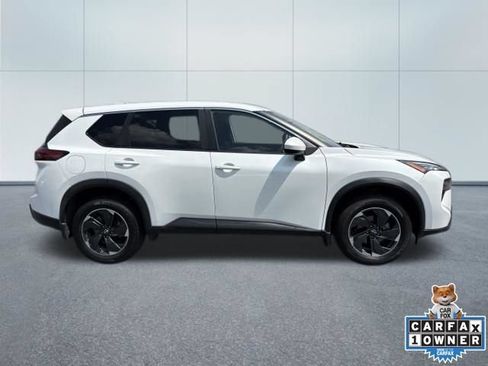 Used 2024 Nissan Rogue SV AWD/4WD image 2