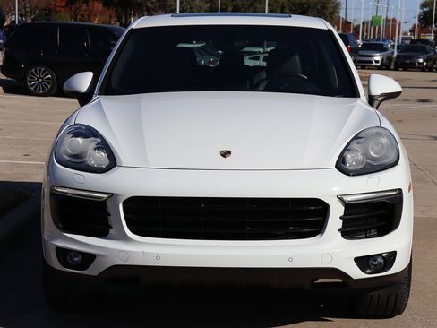Used 2018 Porsche Cayenne Platinum Edition image 3