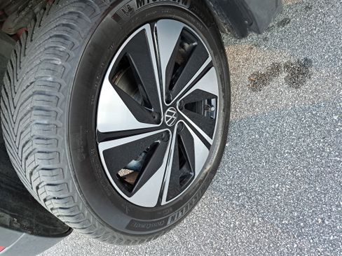 Used 2024 Volkswagen Taos SE image 28