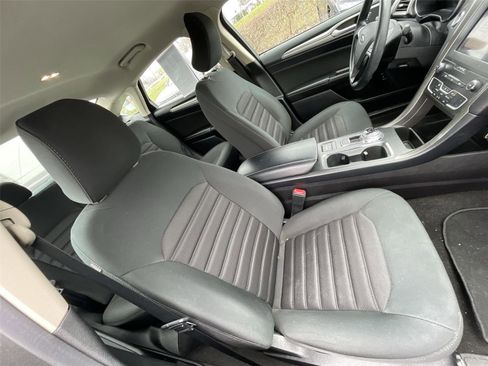 Used 2019 Ford Fusion SE image 21