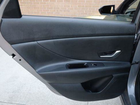 Used 2025 Hyundai Elantra SE w/ Cargo Package FWD image 17