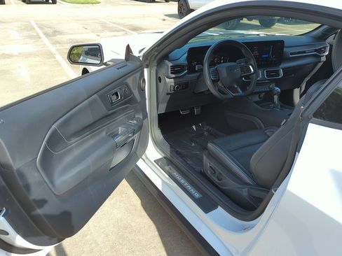 Used 2024 Ford Mustang GT Premium RWD image 7