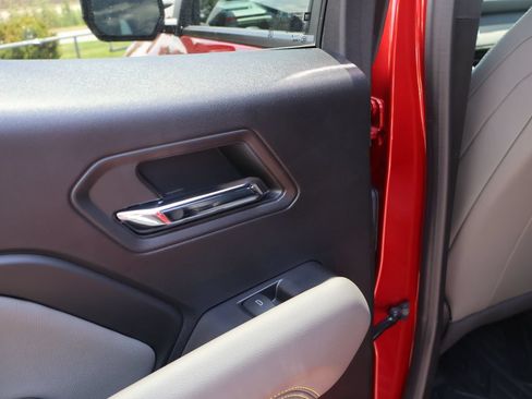 Used 2024 Chevrolet Colorado ZR2 w/ Technology Package AWD/4WD image 14