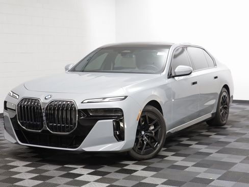 Used 2024 BMW 760i xDrive w/ Premium Package 2 image 1