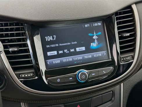 Used 2017 Chevrolet Trax LT w/ LT Convenience Package FWD image 18