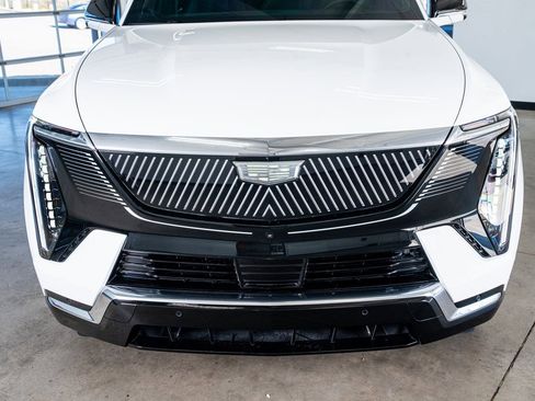 Used 2025 Cadillac Escalade IQ Luxury 2 image 15