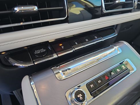 Certified 2025 Lincoln Aviator AWD w/ Equipment Group 101A image 24