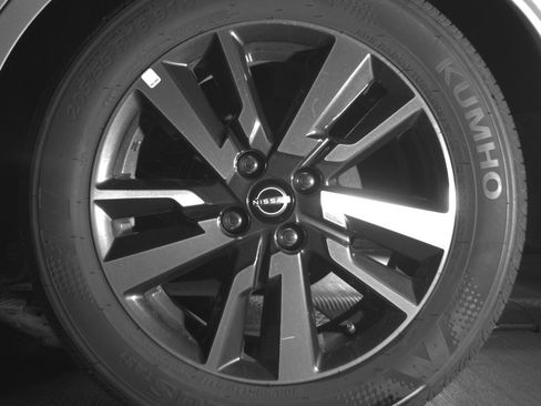 Used 2025 Nissan Versa SV image 14