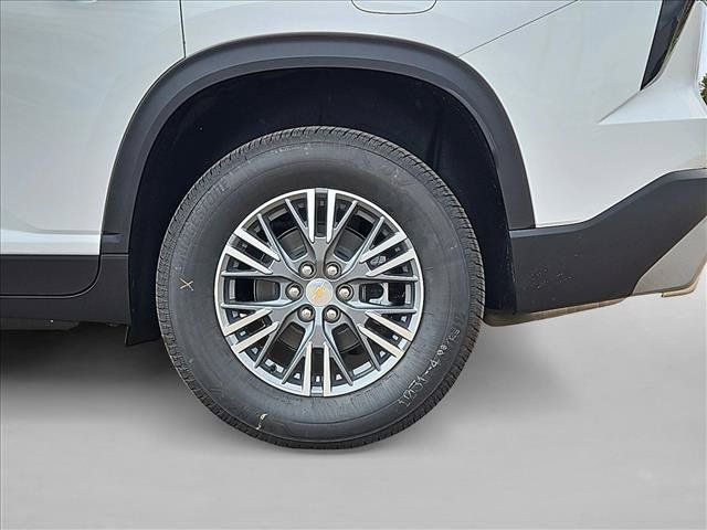 New 2027 Chevrolet Traverse LT w/ Driver Confidence Package FWD image 10