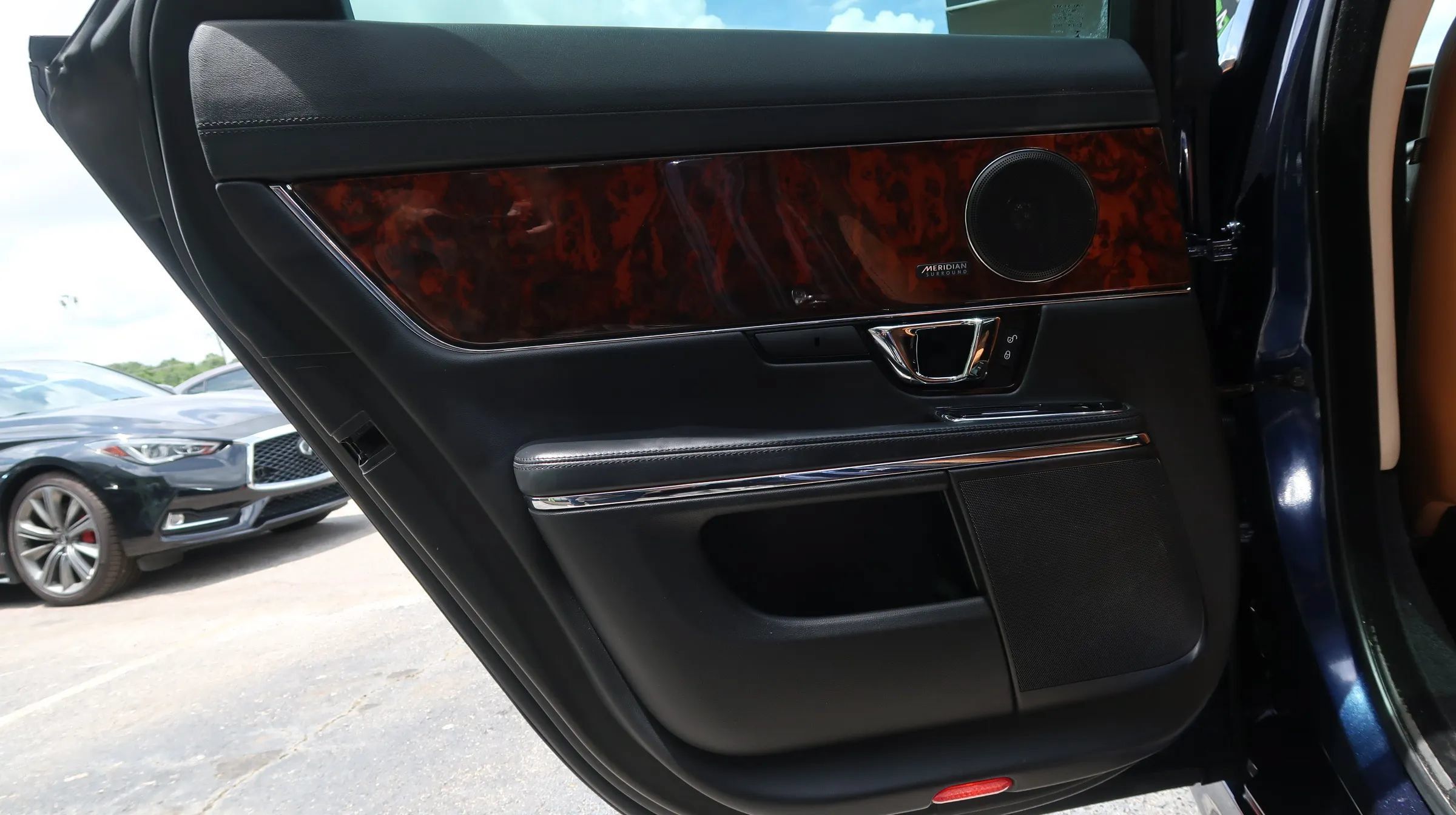 Used 2016 Jaguar XJ R-Sport RWD image 49