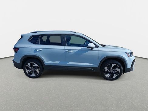 New 2026 Volkswagen Taos SE image 4