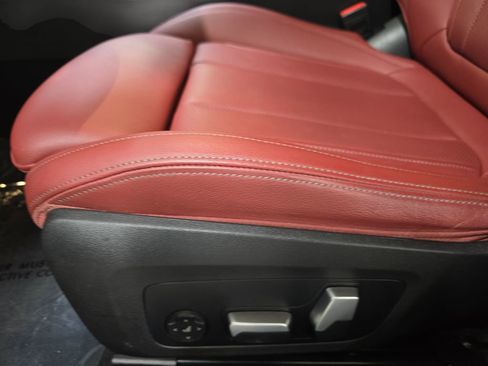 Used 2022 BMW 330i Sedan w/ M Sport Package image 28