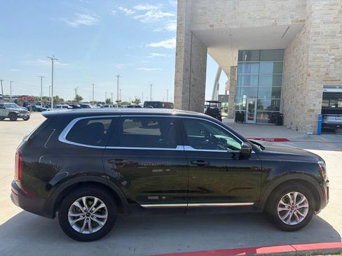 Used 2021 Kia Telluride LX AWD/4WD image 4
