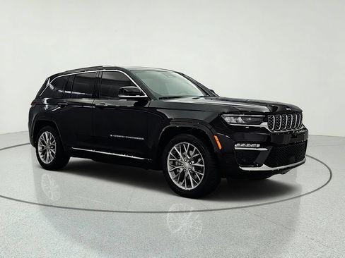 Used 2023 Jeep Grand Cherokee Summit AWD/4WD image 9