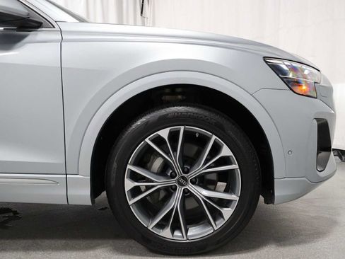 Used 2025 Audi Q8 Premium w/ Convenience Package AWD/4WD image 11
