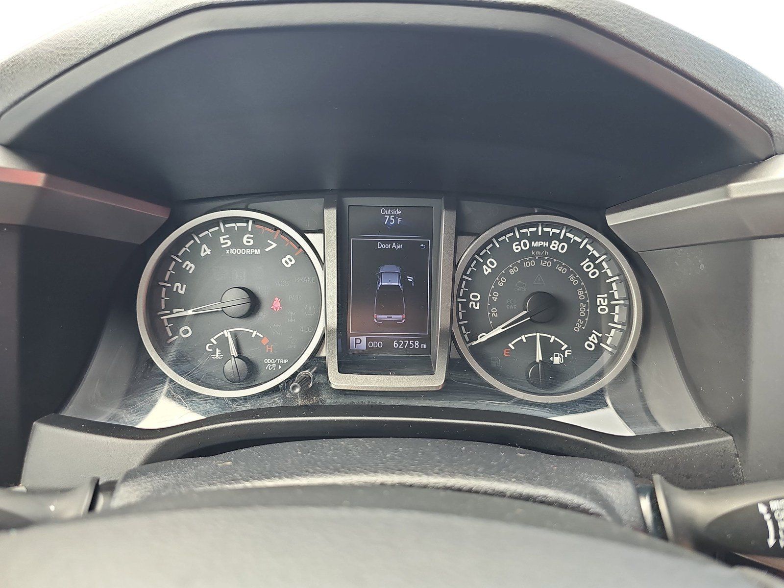 Used 2018 Toyota Tacoma SR5 AWD/4WD image 16