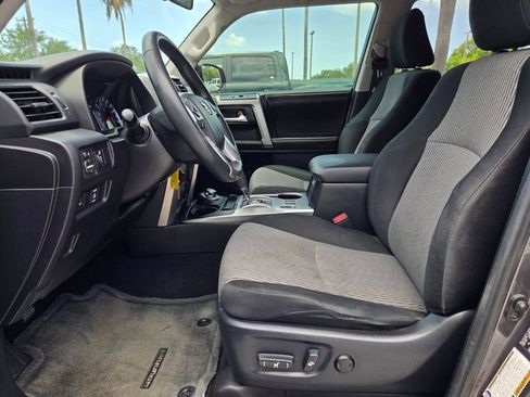 Used 2016 Toyota 4Runner SR5 AWD/4WD image 12