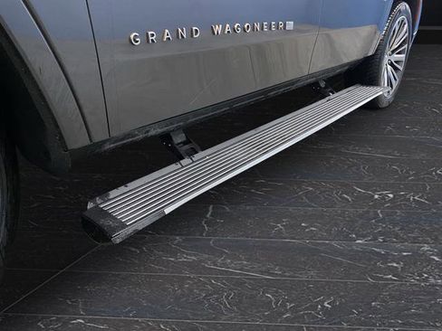 Used 2022 Jeep Grand Wagoneer Series III image 43